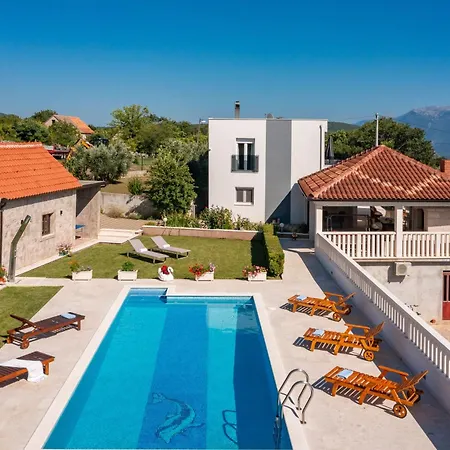 Holiday home Charmante Ferienvilla In *