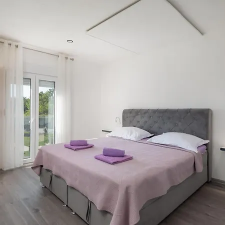 Holiday home Charmante Ferienvilla In *